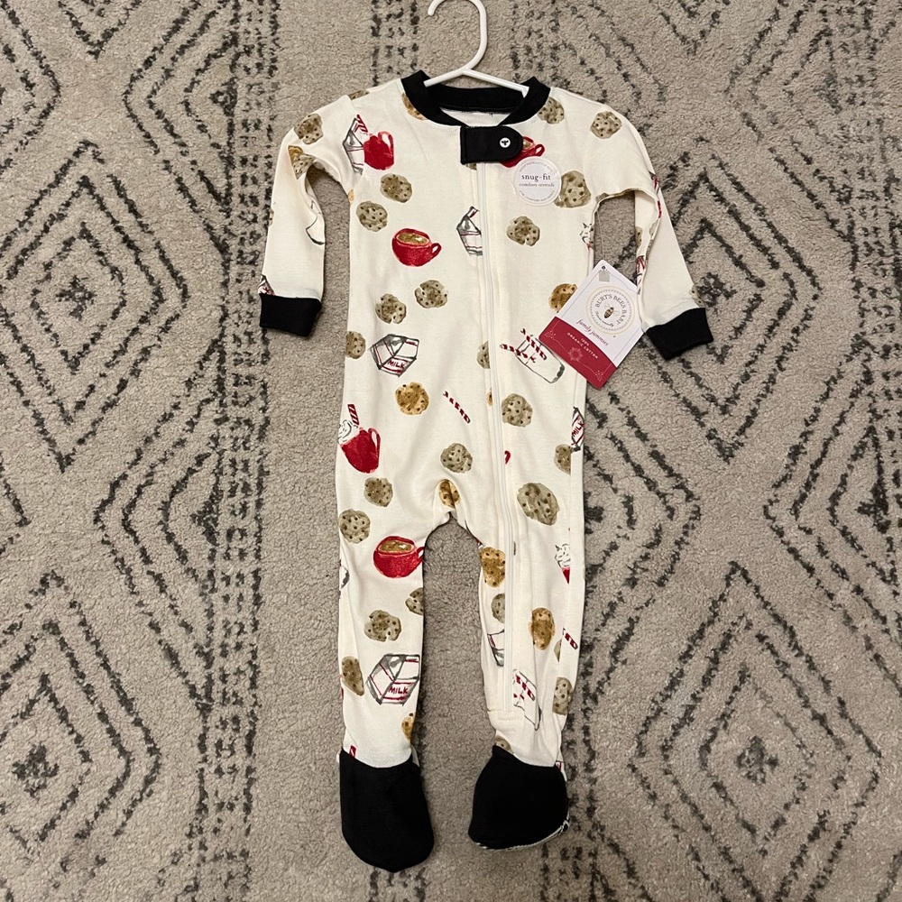 Burt’s Bees holiday pajamas size 3-6 months
